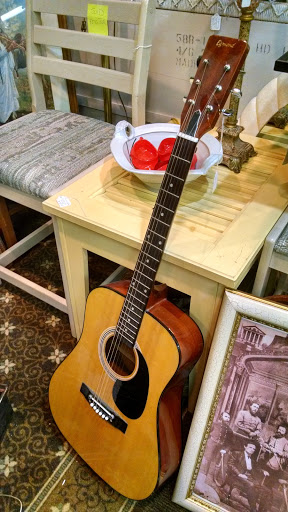 Consignment Shop «Baker Street Curiosity Shop», reviews and photos, 6780 Market St, Wilmington, NC 28405, USA