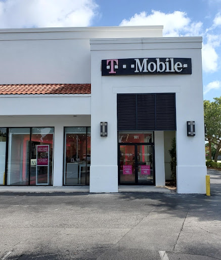 T-Mobile, 1359 River Valley Cir S, Lancaster, OH 43130, USA, 