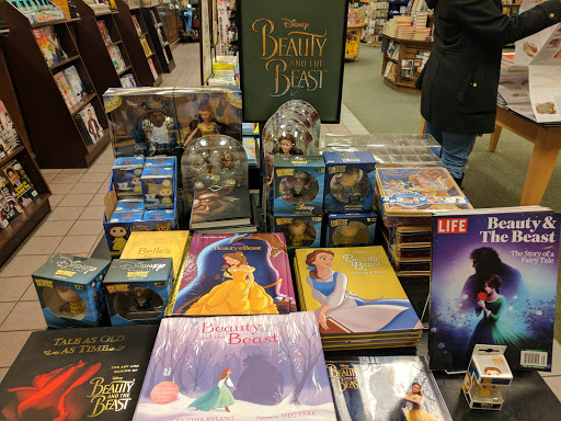 Book Store «Barnes & Noble», reviews and photos, 470 Universal Dr N, North Haven, CT 06473, USA