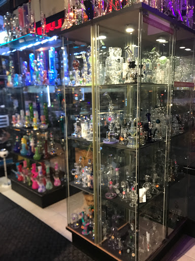 Tobacco Shop «Whole Leaf Tobacco», reviews and photos, 4945 N Milwaukee Ave, Chicago, IL 60630, USA