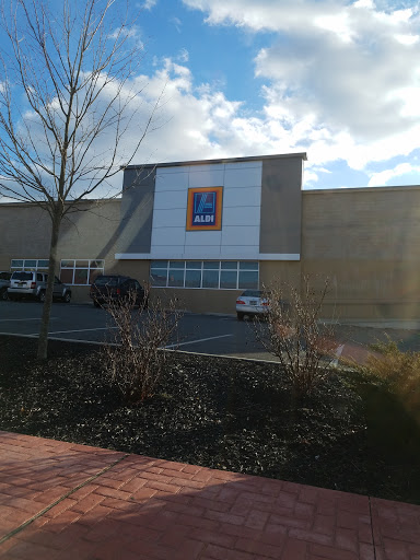Grocery Store «ALDI», reviews and photos, 203 S Broad St, Woodbury, NJ 08096, USA