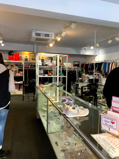 Thrift Store «Winnetka Thrift Shop», reviews and photos, 992 Green Bay Rd, Winnetka, IL 60093, USA