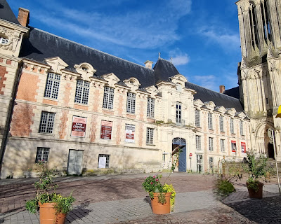 Place centrale de Lisieux à Lisieux