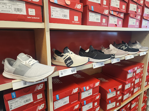 Shoe Store «Famous Footwear», reviews and photos, 1411 W Pacheco Blvd, Los Banos, CA 93635, USA