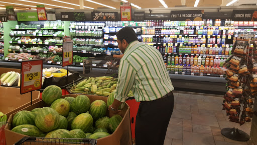 Grocery Store «Stop & Shop», reviews and photos, 31-06 Farrington St, Flushing, NY 11354, USA