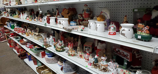 Thrift Store «Nifty Thrifty Thrift Store», reviews and photos, 826 W Railroad Ave, Shelton, WA 98584, USA