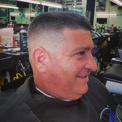 Barber Shop «Bueno Barbershop», reviews and photos, 463 NE 167th St, North Miami Beach, FL 33162, USA