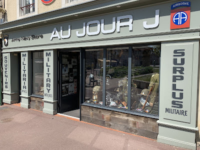 Au Jour J militaria à Sainte-Mère-Église