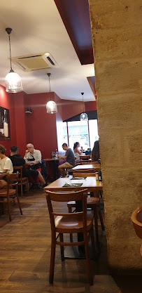 Atmosphère du Restaurant servant de la raclette La Meule Du Berger à Bordeaux - n°5