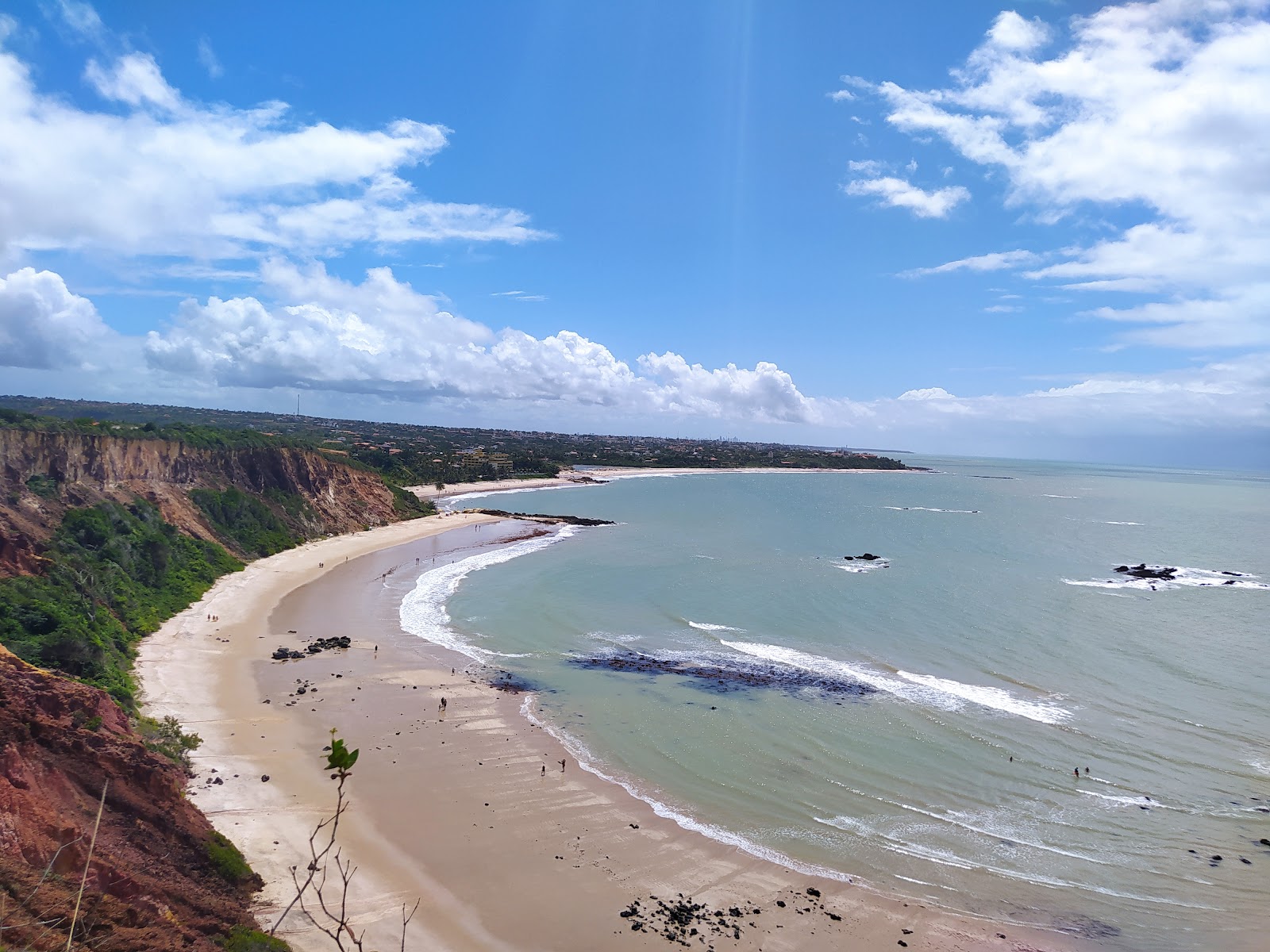 Photo de Prainha de Coqueirinho entouré de montagnes