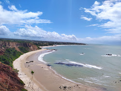 Foto von Prainha de Coqueirinho umgeben von Bergen