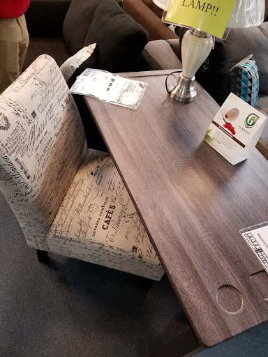 Furniture Store «American Freight Furniture and Mattress», reviews and photos, 7102 Turfway Rd, Florence, KY 41042, USA