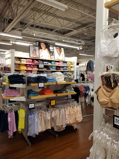 Clothing Store «Gap Outlet», reviews and photos, 1000 PA-611, Tannersville, PA 18372, USA
