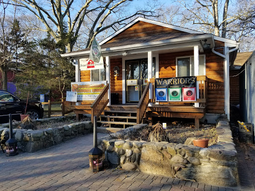 Tobacco Shop «Poospatuck Smoke Shop», reviews and photos, 207 Poospatuck Ln, Mastic, NY 11950, USA