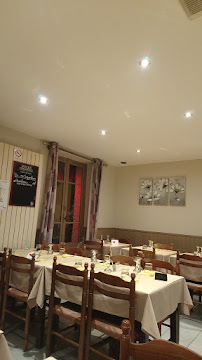 Atmosphère du Restaurant Aux Trois Gourmands à Roissy-en-France - n°4