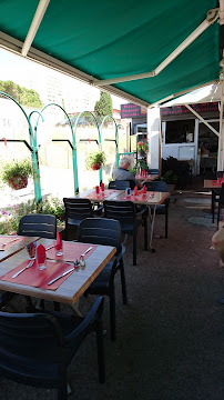 Atmosphère du Restaurant Le Petit Creux à Port-de-Bouc - n°7
