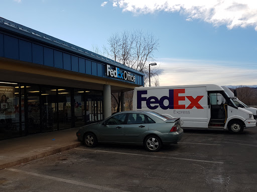Print Shop «FedEx Office Print & Ship Center», reviews and photos, 17748 S Golden Rd, Golden, CO 80401, USA
