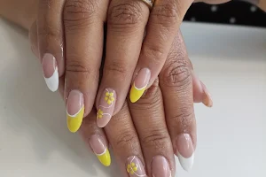 Lara Caetano - Estilista de Unhas de gel image