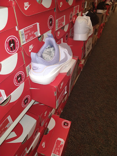 Shoe Store «Shoe Carnival», reviews and photos, 2530 W 94th St, Evergreen Park, IL 60805, USA