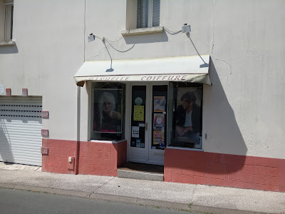 Manuelle Coiffure à Moutiers-les-Mauxfaits
