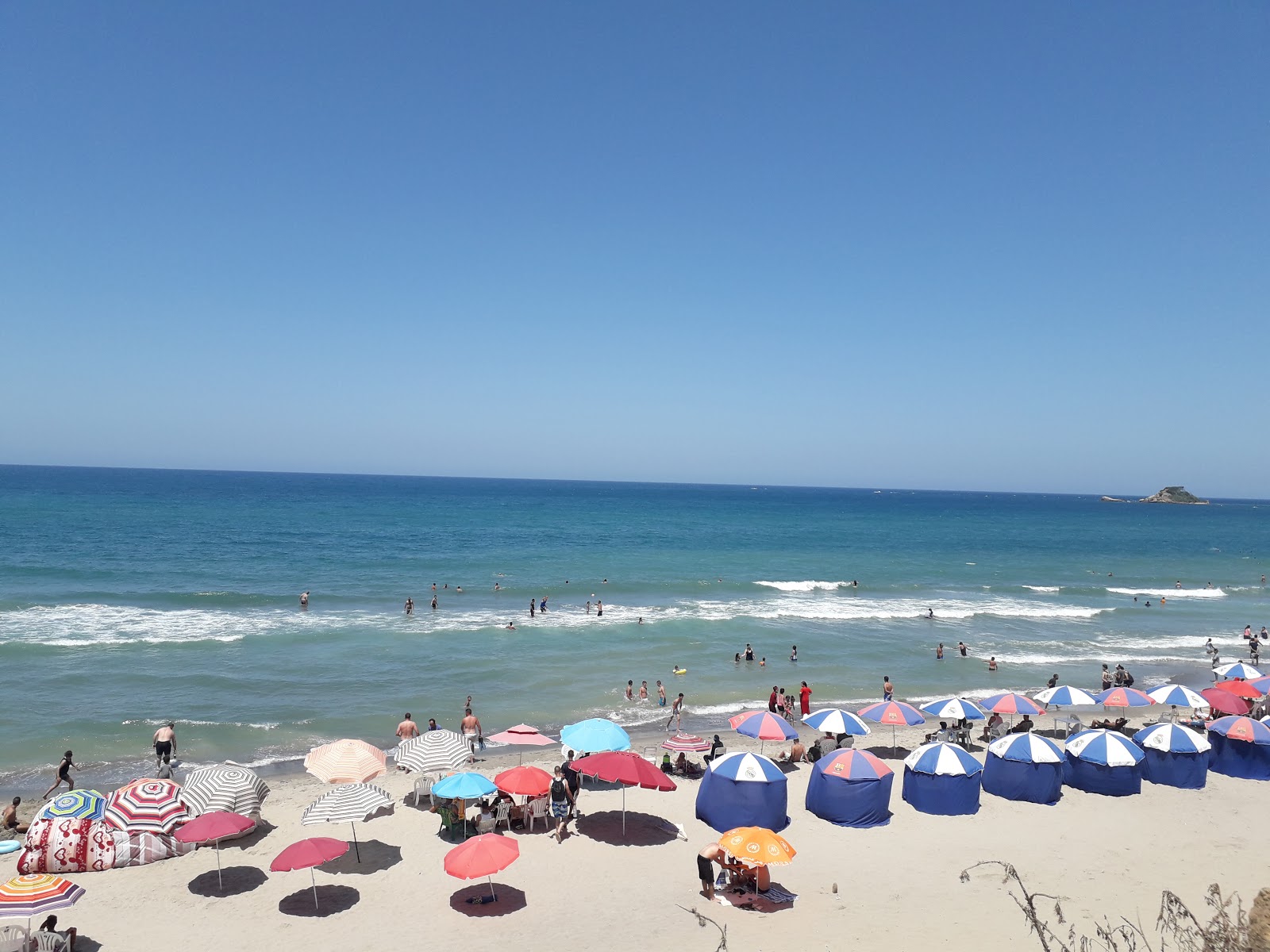 Zdjęcie Plaża Tasalast z powierzchnią drobny beżowy piasek