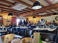 Atmosphère du Restaurant du Caveau de Vinzelles & Pizzas - n°1
