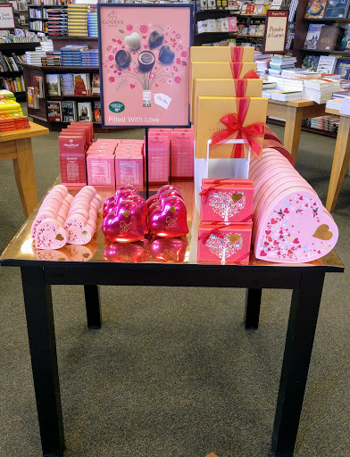 Book Store «Barnes & Noble», reviews and photos, 5380 US-14, Crystal Lake, IL 60014, USA