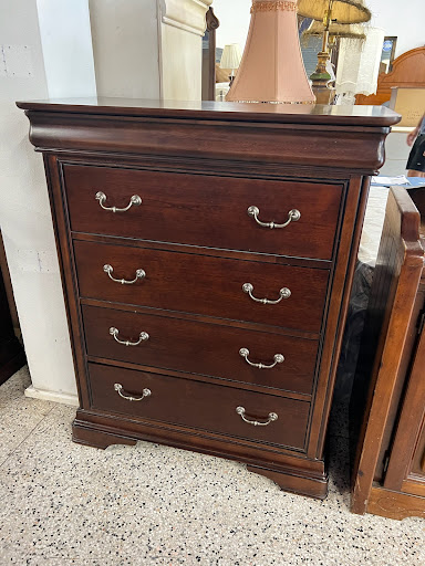 Consignment Shop «Design Furniture Outlet & Consignment», reviews and photos, 1928 Gulf to Bay Blvd, Clearwater, FL 33765, USA