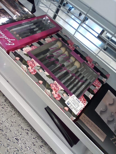 Clothing Store «Ross Dress for Less», reviews and photos, 7290 191st St, Tinley Park, IL 60477, USA