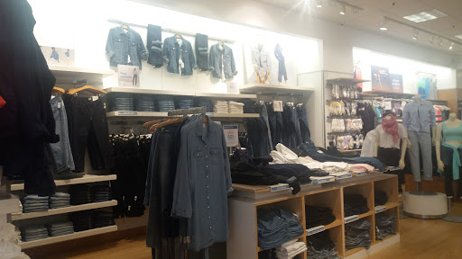 Clothing Store «Gap», reviews and photos, 400 S Park Ave, Winter Park, FL 32789, USA
