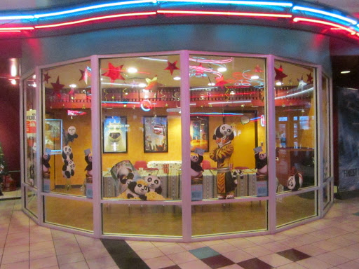 Movie Theater «Regal Cinemas Quaker Crossing 18», reviews and photos, 3450 Amelia Drive, Orchard Park, NY 14127, USA