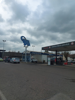 Éléphant bleu STATION LAVAGE à Moret-Loing-et-Orvanne