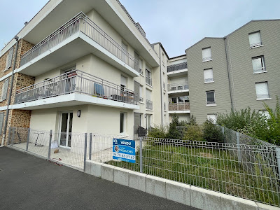 Julien Desouches IAD Immobilier à Vaux-le-Pénil