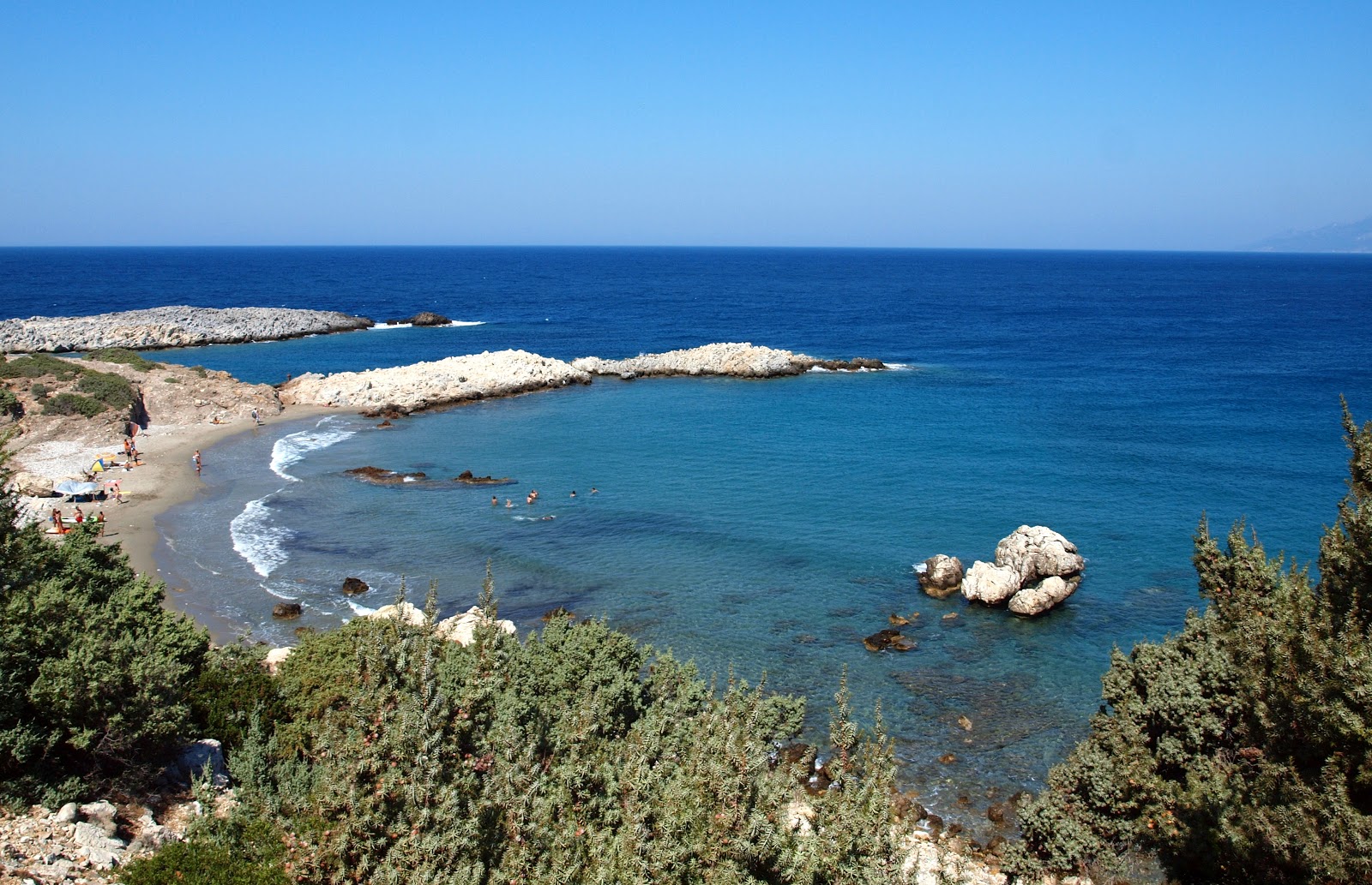 Foto van Agios Georgios met kleine baai