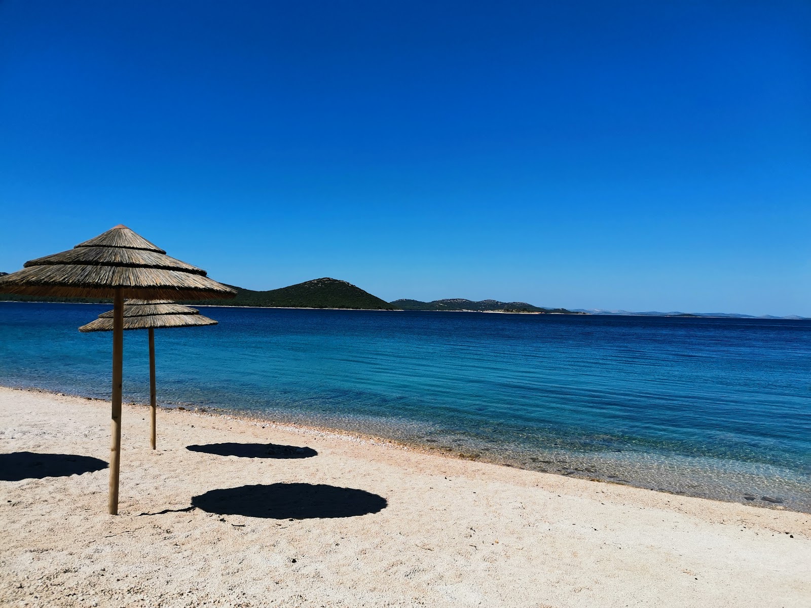 Foto van Buqez beach met turquoise puur water oppervlakte