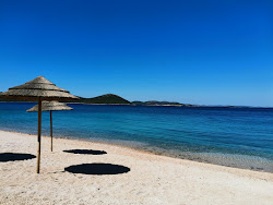 Foto von Buqez beach mit geräumige küstenlinie