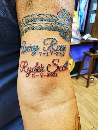 Tattoo Shop «Ivy and Oak Tattoo Artist Studio», reviews and photos, 724 Park Ave, Lake Park, FL 33403, USA