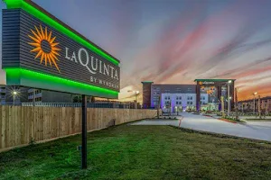 La Quinta Inn & Suites by Wyndham Galveston West Seawall image