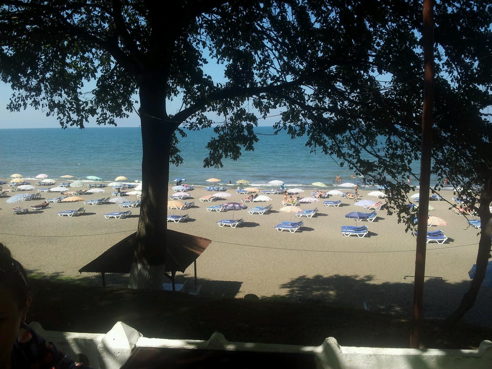 Fotografie cu Uzunkum Plaji - locul popular printre cunoscătorii de relaxare