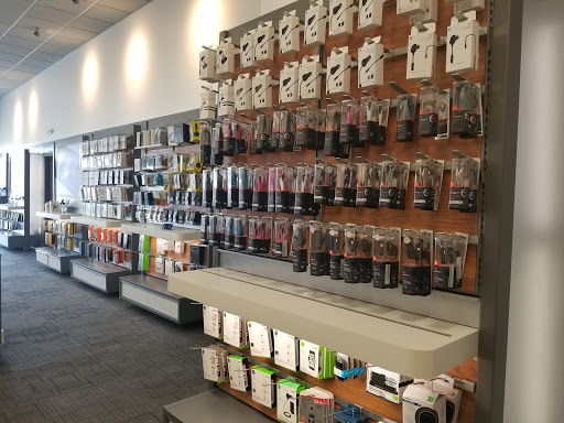 Cell Phone Store «AT&T Authorized Retailer», reviews and photos, 135 Turnpike Rd, Westborough, MA 01581, USA