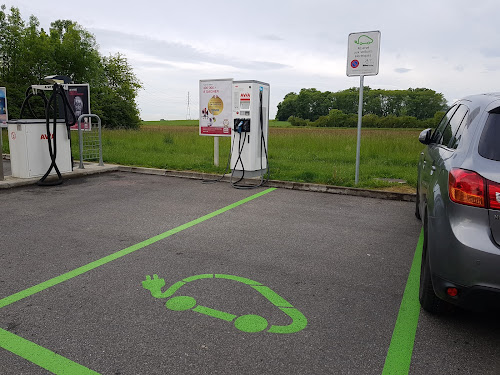 Borne de recharge de véhicules électriques AVIA VOLT Station de recharge Signy-Avenex