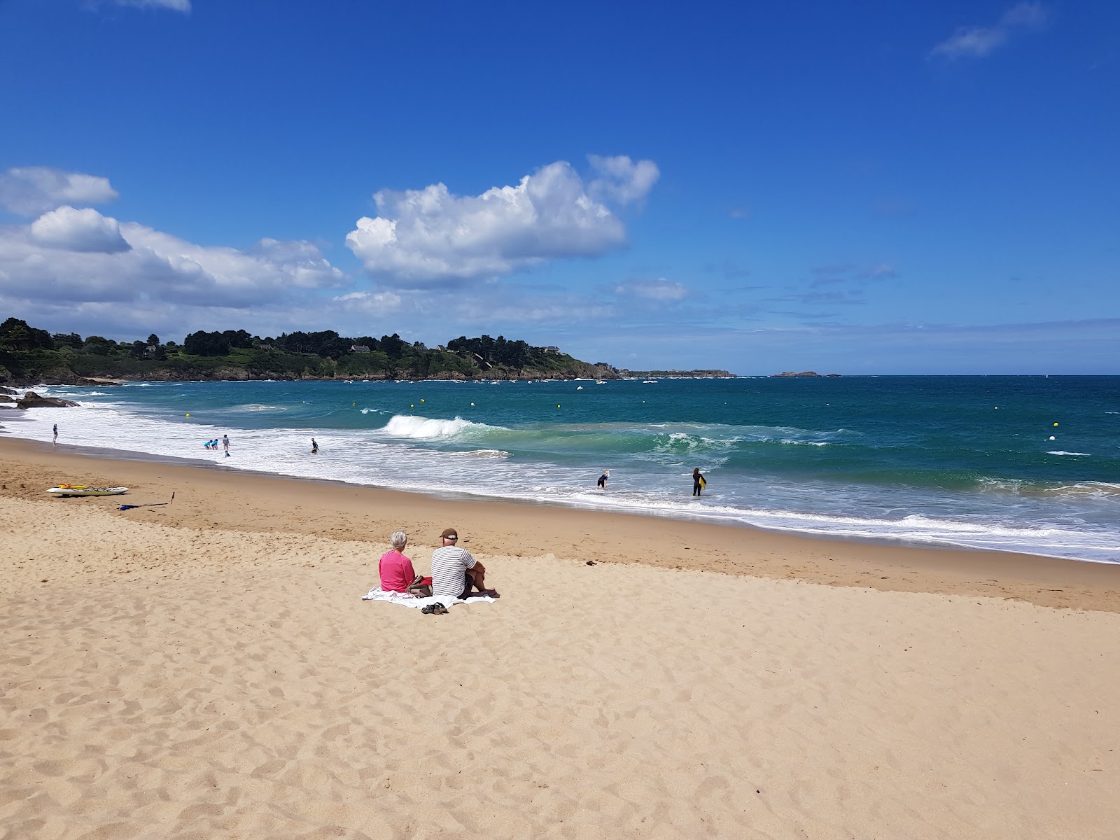Plage de La Fourberie'in fotoğrafı birden fazla geniş koy ile birlikte