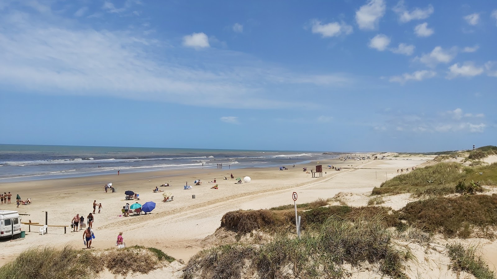 Foto av Barra do Chui med lång rak strand