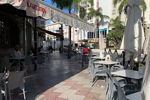 Cafetería La Cruz image