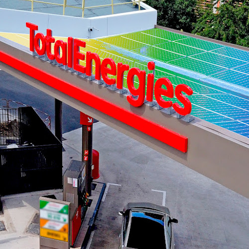Borne de recharge de véhicules électriques TotalEnergies Station de recharge Bligny-sur-Ouche