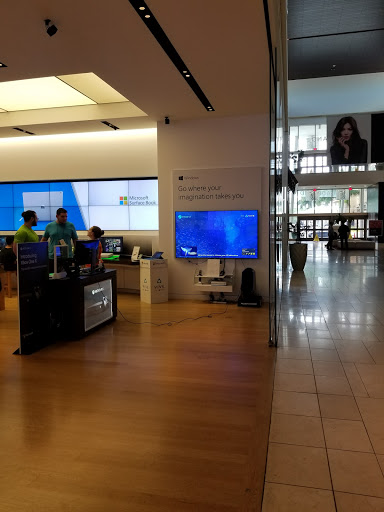 Computer Store «Microsoft Store - Dadeland Mall», reviews and photos, 7535 Dadeland Mall Cir W #2416, Miami, FL 33156, USA