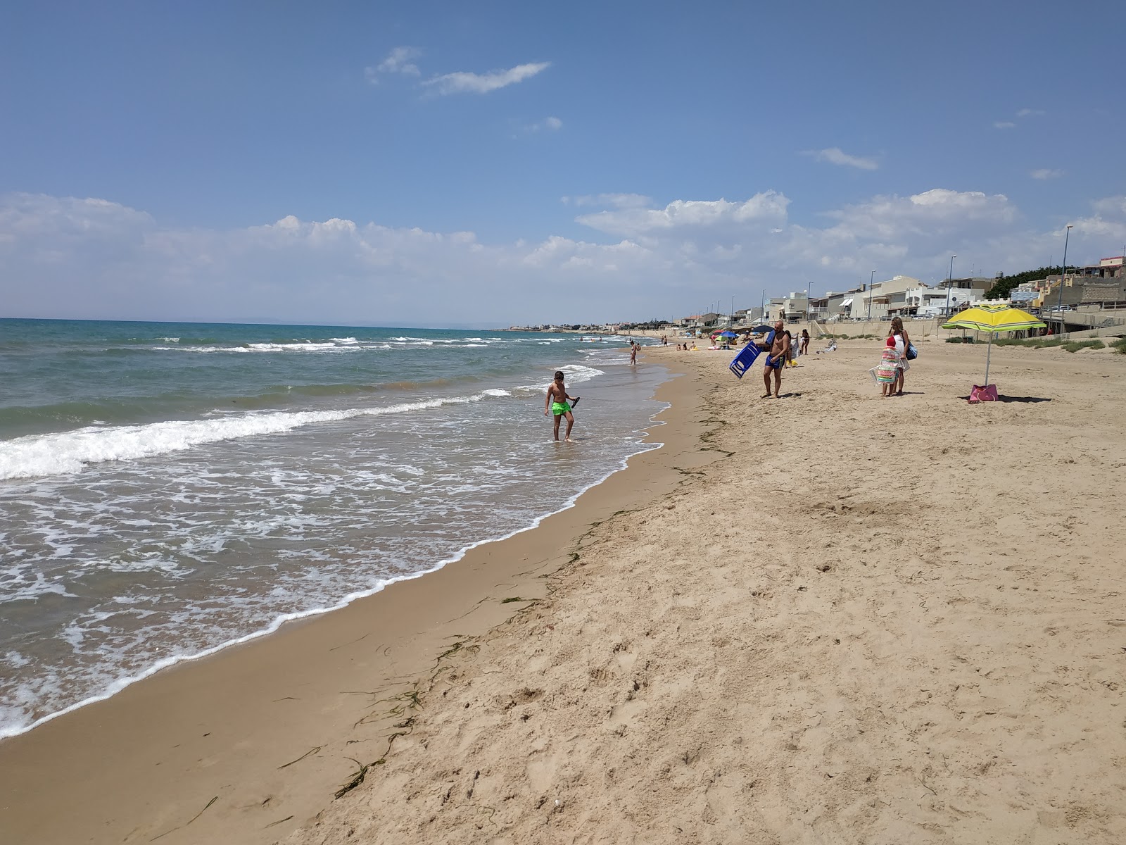 Valokuva Spiaggia La Lanternaista. pinnalla turkoosi puhdas vesi:n kanssa