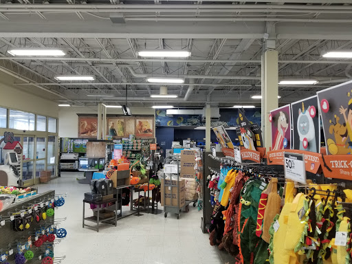 Pet Supply Store «Petco Animal Supplies», reviews and photos, 189 Old Country Rd, Carle Place, NY 11514, USA