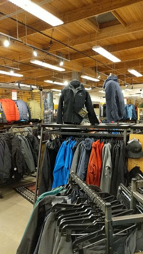 Camping Store «REI», reviews and photos, 7410 SW Bridgeport Rd, Tigard, OR 97224, USA