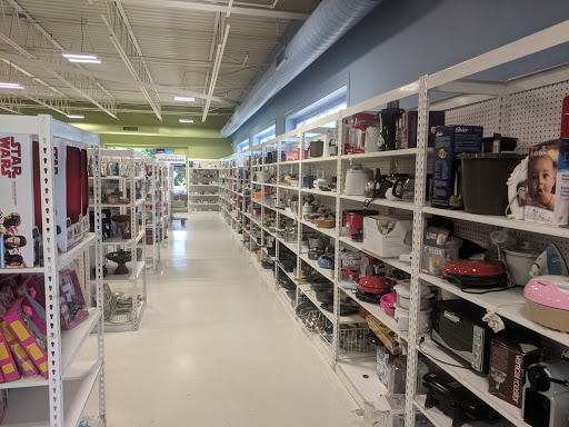 Thrift Store «Goodwill - Minnetonka», reviews and photos, 13820 Wayzata Blvd, Minnetonka, MN 55305, USA